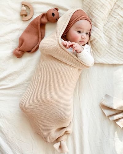 Minora Inbakerslaapzak Set 0/8 maand- Slaapzak baby-Cocoon Teddybeer en Fopspeenhouder- 3 Delig babykleding jongens en meisjes- Kraamcadeau - Newborn- Beige