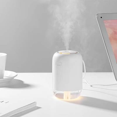 Draagbare mini-luchtbevochtiger voor auto en bureau, USB-oplaadbaar, compact model met verneveling (past in bekerhouder), geschikt voor thuis, babykamer en reizen