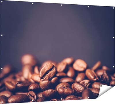Gards Tuinposter Koffie Bonen op een Zwart Achtergrond - 160x120 cm - Tuindoek - Tuindecoratie - Wanddecoratie buiten - Tuinschilderij
