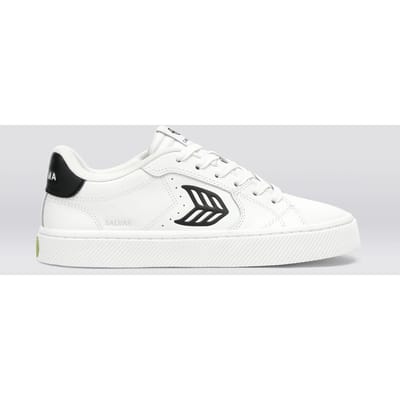 Cariuma Salvas Leather White Black Logo Maat: 40.5 | Sneakers Outlet | Unisex | Zwart