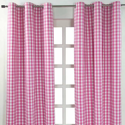 Homescapes roze geruit oogjesgordijn in een verpakking van 2 stuks, B 117 cm x L 137 cm