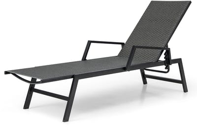 COSTWAY Zonneligstoel, rotan, ligstoel met verstelbare rugleuning en armleuningen, belastbaar tot 150 kg, ligstoel voor tuin, terras, zwembad