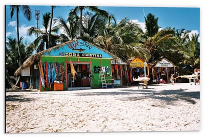 Dibond - Winkeltjes op het Strand - 60x40cm Foto op Aluminium (Met Ophangsysteem)