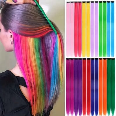 Set van 24 glanzende clip-in haarextensies, geschikt voor vrouwen met lang, steil haar, met roze, paarse, blauwe en groene highlights.