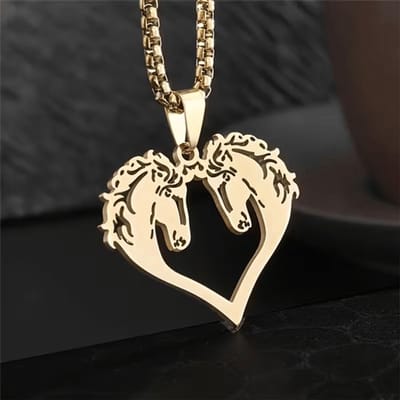 My Sweet Romance® - Paarden Ketting - Goudkleurig met 2 Paardenhoofden in Hartvorm