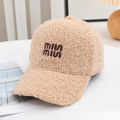 Modieuze Baseballpet in Koreaanse Stijl Dames Nieuw Herfst en Winter Lamswol Buiten Warme Baseballpet Letters One Size beige