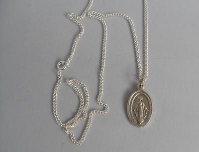 Ketting met hanger Maria zilverkleur