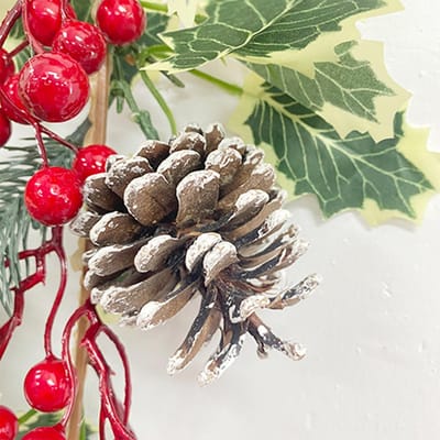 Kunstmatige Kerst Rieten Dennennaalden Rode Vruchten Dennenappel Rieten Huisdecoratie beige