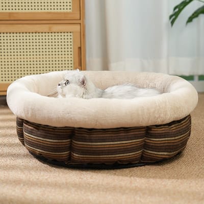 Daity Een eenvoudig maar stijlvol dierenbed met een vaste bodem, dat een comfortabele plek creëert speciaal voor uw huisdier. Afmeting L: 69×69×22 cm (bruin)