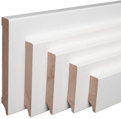 Witte plinten Weimar-profiel 60 mm hoog, massief beukenhout, 10 stuks, 23 lopende meter, met kabelkanaal