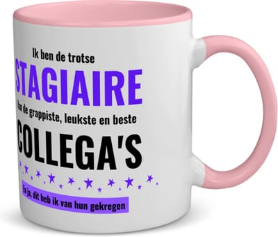 Akyol - ik ben de trotste stagiaire van de grappigste, leukste en beste collega's, en ja dit heb ik van hun gekregen koffiemok - theemok roze - Stagiair - de trotste stagiaire - collega's - werknemers - verjaardag - cadeau - 350 ML inhoud