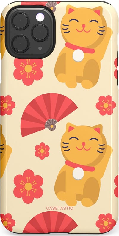 Casetastic hoesje geschikt voor Apple iPhone 11 Pro Max - Dubbellaagse bescherming - Japanse Poezenvreugde - Lucky Cats - Fashion Case - Crème Koraal Goud