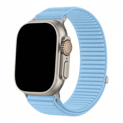 Nylon bandje - geschikt voor Apple Watch 1/2/3/4/5/6/7/8/9/10/11/ SE (1,2,3) met maat 38 mm / 40 mm / 41 mm en 42 mm (Watch 10/11) - klittenband sluiting - lichtblauw