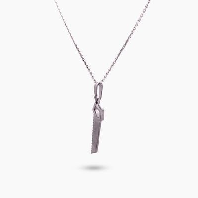 Pinchme Charms - Zaag bedel – Voor doeners, vakmensen & houtliefhebbers - Echt zilver - Handgemaakt in Nederland - Luxe cadeauverpakking - Ketting Sieraden