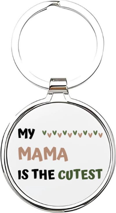 Akyol - my mama is the cutest Sleutelhanger - Mama - de liefste moeder - moeder sleutelhanger - mama sleutelhanger - sleutelhanger mam - familie sleutelhanger - moederdag cadeautje - mama cadeau - mom - stiefmoeder - schoonmoeder - 4 x 7,5 CM