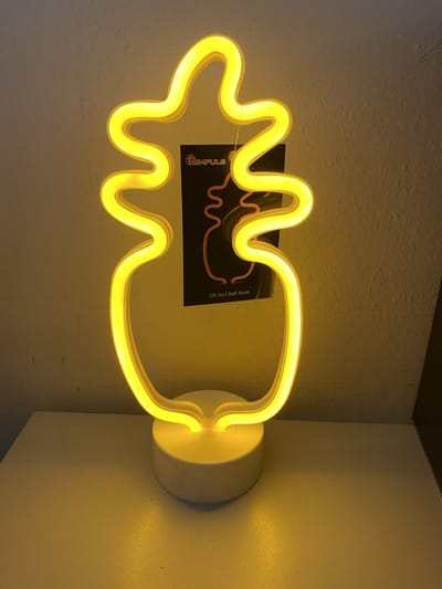 LED ananas met neonlicht - oranje neon licht - hoogte 29.5 x 20 x 8.5 cm - Tafellamp - Nachtlamp - Decoratieve verlichting - Woonaccessoires