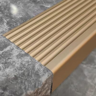 L-vormige Trapprofiel - Trapneus Antislip - Veilig Traplopen - Zelfklevend Aluminium - 100x7x3cm - Goud