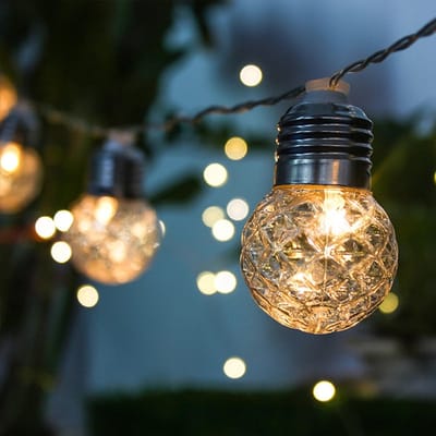 Lichtsnoer buiten 'Diamond' - 10 lampen - ca. 1,5 meter lang - Warm wit licht (2700K) - IP65 - 8 lichtstanden - Diamantvormige lampen - Buitenlampen op zonne-energie