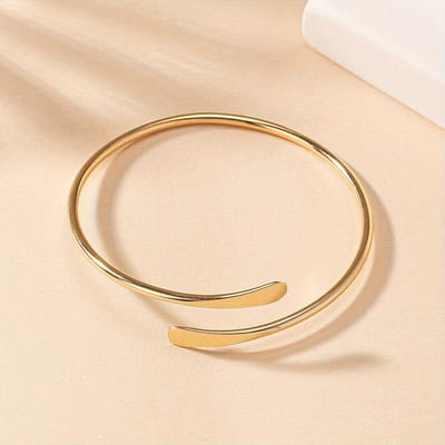 Elegant Minimalistisch Gouden Open Manchet Armband Strakke Platte Eindes, Veelzijdig Modeaccessoire voor Dagelijks Gebruik & Feesten beige