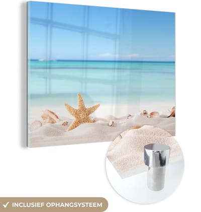 MuchoWow® Glasschilderij 160x120 cm - Schilderij acrylglas - Strand - Zee - Schelpen - Zeester - Foto op glas - Muurdecoratie woonkamer - Wanddecoratie slaapkamer - Schilderijen