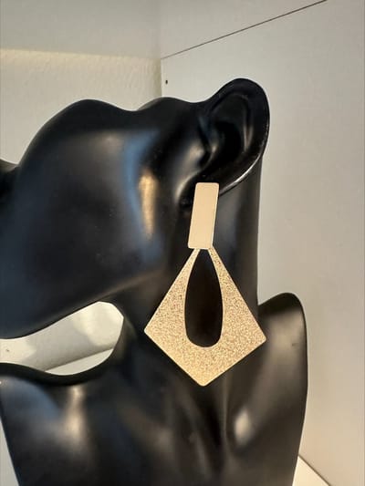 Goudkleurige geometrische oorbellen | | Make up | Parfum | Moederdag | Verjaardagscadeau| Cadeautje| Valentijnsdag| Kado | sieraden | vaderdag | oorbellen | oorsieraden