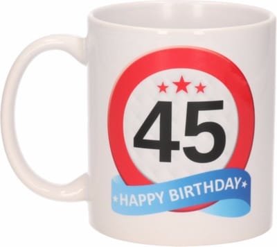 Beallatio Decorations - 45 jaar Verjaardag koffiemok - cadeau beker - stopbord print met happy birthday - 300 ml - keramiek - wit