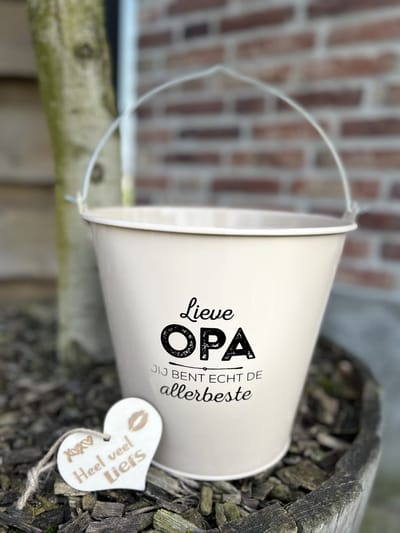 Creaties van Hier – Cadeau emmer Opa met houten hartje - 24 cm – zink – decoratie