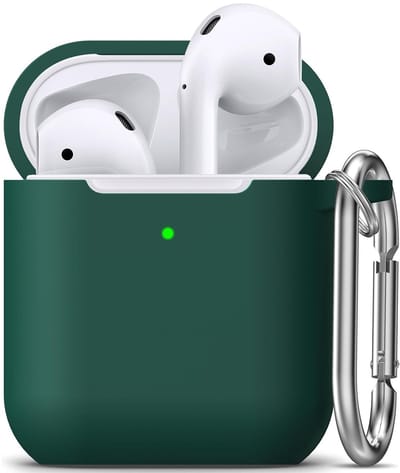Hoesje Geschikt voor Apple AirPods 1 & 2 - Groen - Casemania Liquid Siliconen Bescherm Hoes met Bevestigingslus & Karambijnhaak