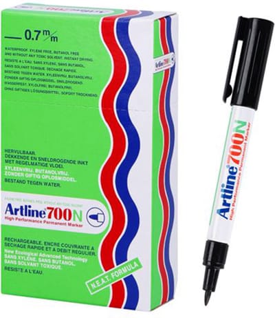 Artline 700 Permanent Marker - Doos 12 Stuks - Fijne Kogelpunt 0,7mm - Watervast & Wrijfvast - Hervulbaar - Zwart