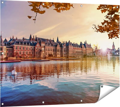 Gards Tuinposter Binnenhof Gebouw in Den Haag - 120x90 cm - Tuindoek - Tuindecoratie - Wanddecoratie buiten - Tuinschilderij