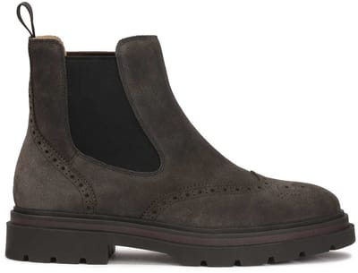 Suede brown Chelsea boots with ornamentation