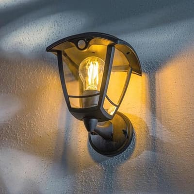Traditionele Zwarte Zonne-energie Buitenmuur Lantaarn met LED Warm Wit Licht en Bewegingssensor