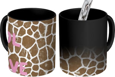 Magische Mok - Foto op Warmte Mokken - Koffiemok - Tekst - Be cool or leave - Roze - Giraffenprint - Magic Mok - Beker - 350 ML - Theemok - Mok met Tekst