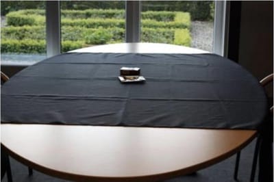 Tafelkleed / tafellaken brandvertragend, handig voor rokers  150 x 150
