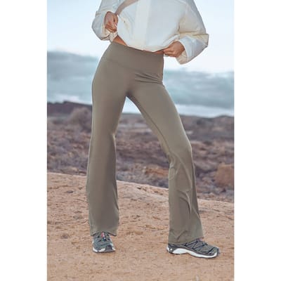 Dames DSGN Studio Highwaist Ultra Sculpt Yoga Flared Legging | Olive | Maat: XS