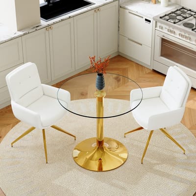 Tafel- en stoelenset: een ietwat luxueuze ronde tafel van gehard glas met een diameter van 85 cm en een metalen onderstel, en twee bijpassende witgouden, 360° draaibare PU-eetkamerstoelen.