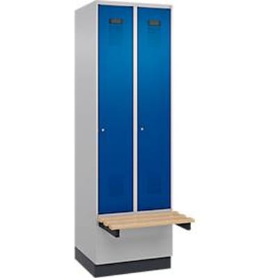 C+P Evolo Plus garderobekast, 2 vakken van elk 300 mm breed, sokkel, zwevende bank, B 600 x D 815 x H 1950 mm, cilinder, blank aluminium/ gentiaanblauw