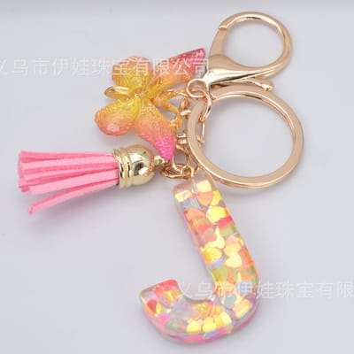 Sleutelhangers of voor je tas van A tot Z - met een pompon of kwastje - met letter - mooi design - handgemaakt - sleutelhangers - design - mode - goud - zwart - blauw - roze- rood