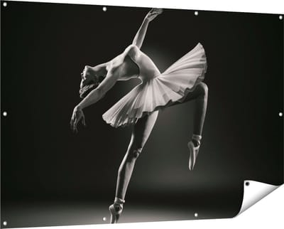 Gards Tuinposter Ballerina op Haar Tenen - Ballet - Zwart Wit - 150x100 cm - Tuindoek - Tuindecoratie - Wanddecoratie buiten - Tuinschilderij