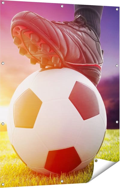 Gards Tuinposter Klassieke Voetbal Aftrap met Zonsondergang - 90x120 cm - Tuindoek - Tuindecoratie - Wanddecoratie buiten - Tuinschilderij
