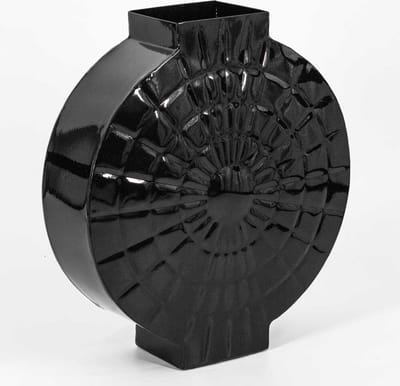 Metalen vaas rond zwart