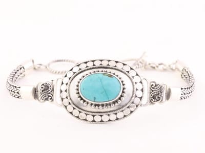 Traditionele bewerkte zilveren armband met turkoois