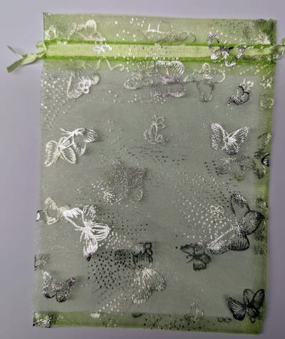 Organza zakjes - Mooi - 9 x 12 cm - 20 stuks – Prachtig – Delicaat – Snoep – Sieraden – Kleine cadeautjes – Decoratie – Feesten – Geschenkjes – GROEN MET VLINDERS - R 9x12
