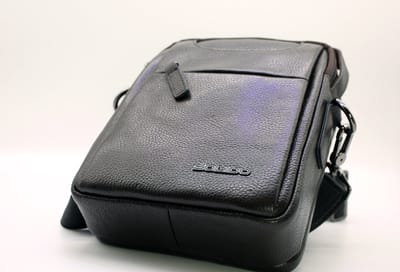 Solido Luxe Zwarte Heren Tas – Ergonomisch Ontwerp met Verstelbare Schouderriem, Stevige Ritssluiting en Optimaal Draagcomfort voor Dagelijks Gebruik en Reizen