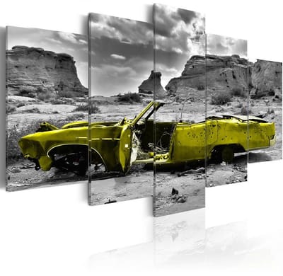 Schilderij - Gele auto in de woestenij , 5 luik
