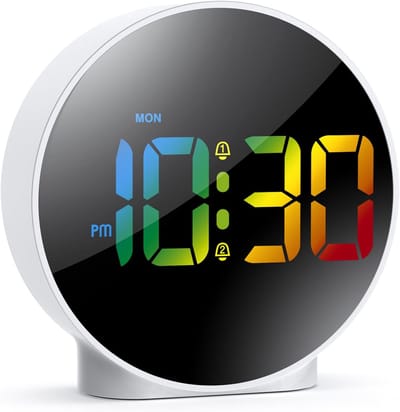 Digitale wekker - Lichtgevende wekker - Digitale nachtklok - Kleuren LED-display - USB - 4 instelbare helderheidsniveaus - Dubbele voeding - Elektronische klok - Geschikt voor slaapkamers kantoren - 10 x 10 x 3,5cm - Wit(Batterijen niet inbegrepen)