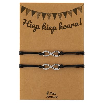 Vriendschapsarmbandjes voor 2 "Hiep Hiep Hoera" - Oneindigheidsteken - BFF Armbandjes met Verjaardags Cadeau Kaartje - Zilverkleurig - Elastisch Verstelbaar - Pax Amare