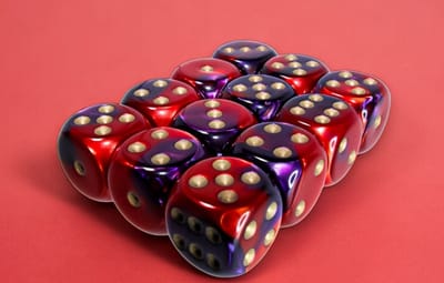 Chessex Gemini Paars-Rood/Goud D6 16mm Dobbelsteenset (12 stuks)