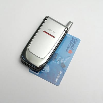 Gerenoveerde Nokia ontgrendeld Originele Nokia 6060 Klap GSM Mobiele Telefoon Met 1 SIM 1 Battery 1 Charger zilver