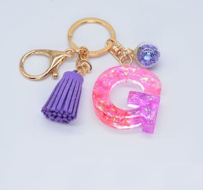 Letter Sleutelhanger A-Z – Luxe Initialen Sleutelhanger met Pompon & Kwastje – Tashanger voor Dames & Meisjes – Accessoire voor Sleutelbos, Handtas, Rugzak & Autosleutel – Persoonlijk Cadeau voor Vrouw, Moeder, Dochter & Vriendin